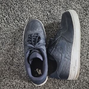 Nike Men’s Dark Navy Leather Low-Top Sneakers